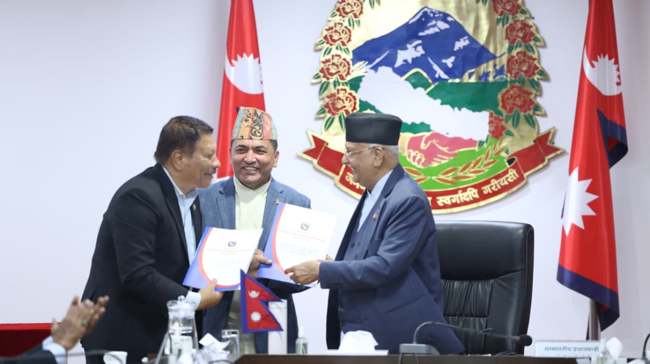 प्रधानमन्त्रीले मन्त्रीहरूसँग गरे कार्यसम्पादन सम्झौता