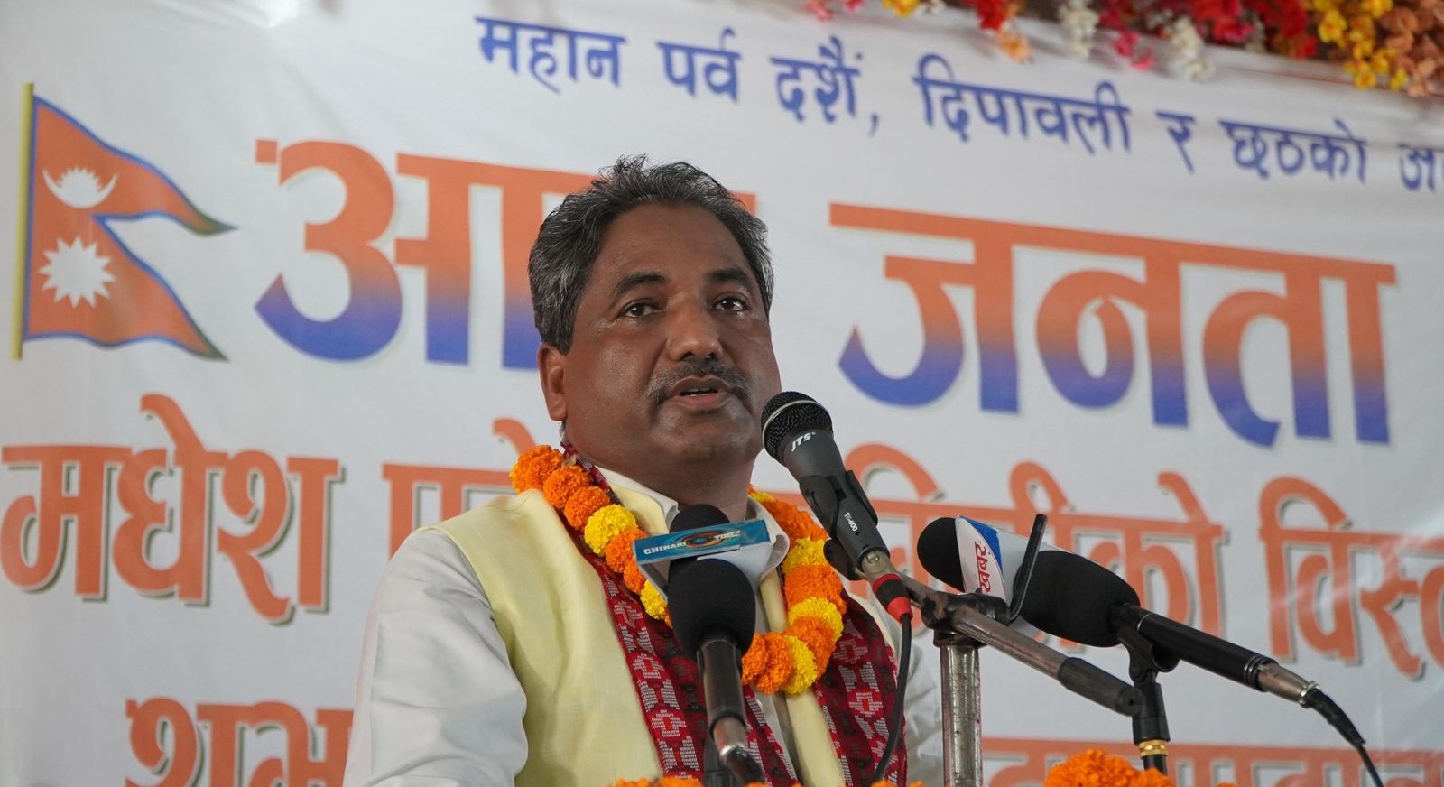 मिडियाबाजी र म्यानुपुलेसनमा होइन म्यन्डेटमा ध्यान दिन गृहमन्त्रीलाई साहको सुझाव