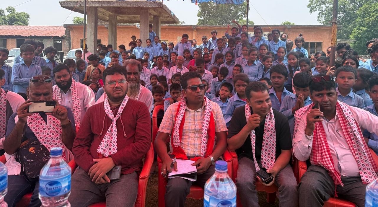 ३५० विद्यार्थीलाई अपि पावरले गर्‍यो शैक्षिक सामग्री हस्तान्तरण
