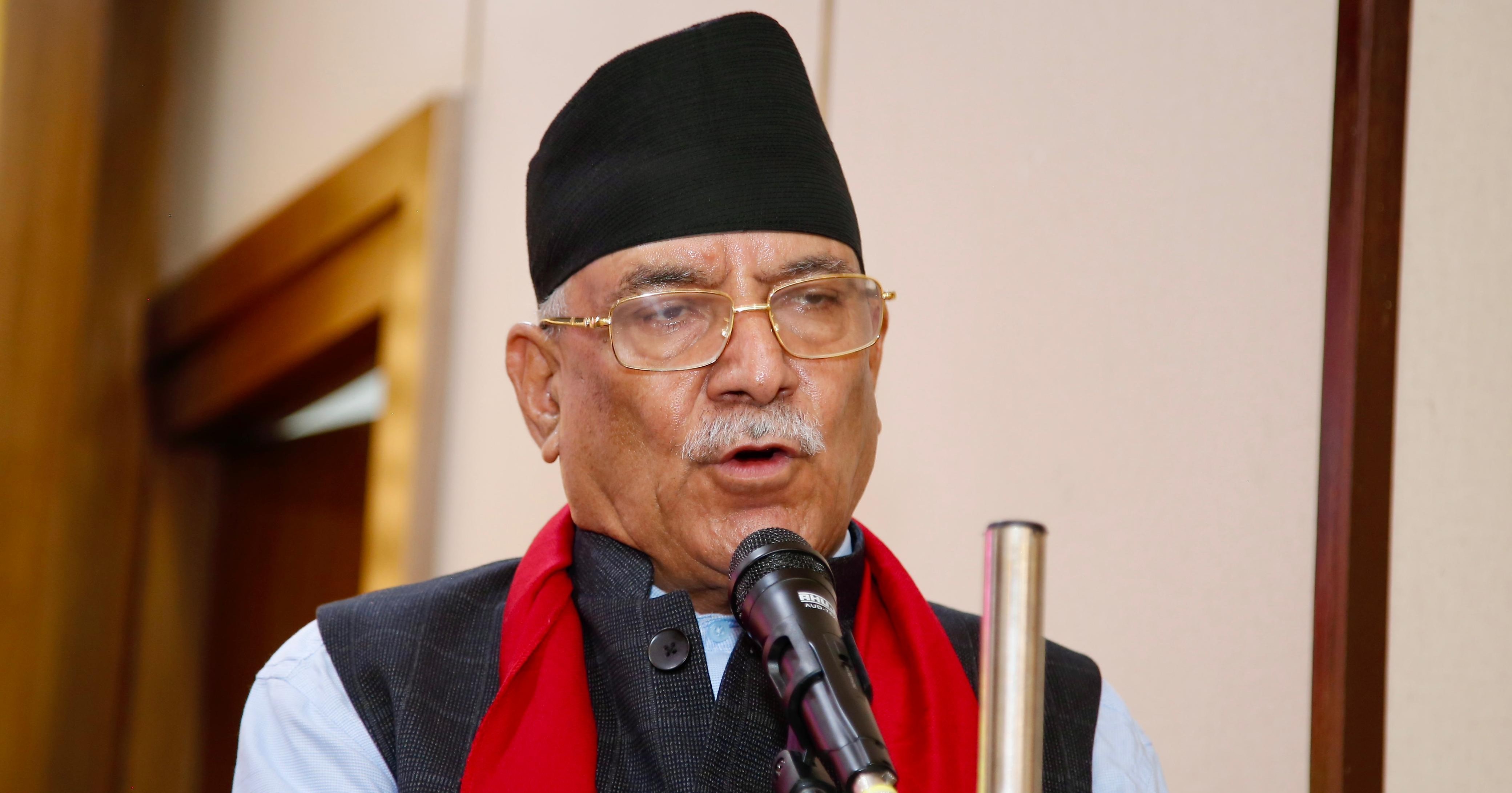 पोखरा पुगेर सरकारमाथि खनिए प्रचण्ड